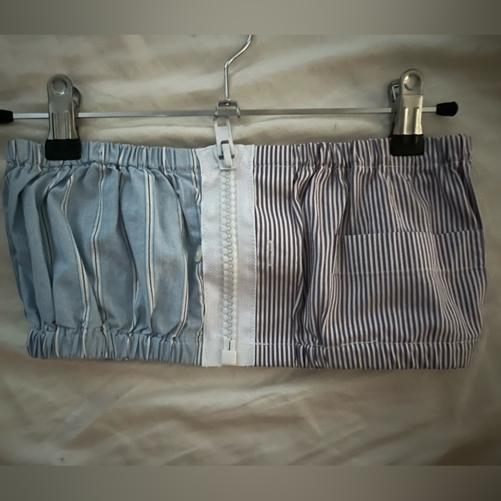 Bandeau top, zipper closure, pocket.
Upcycled collared shirt